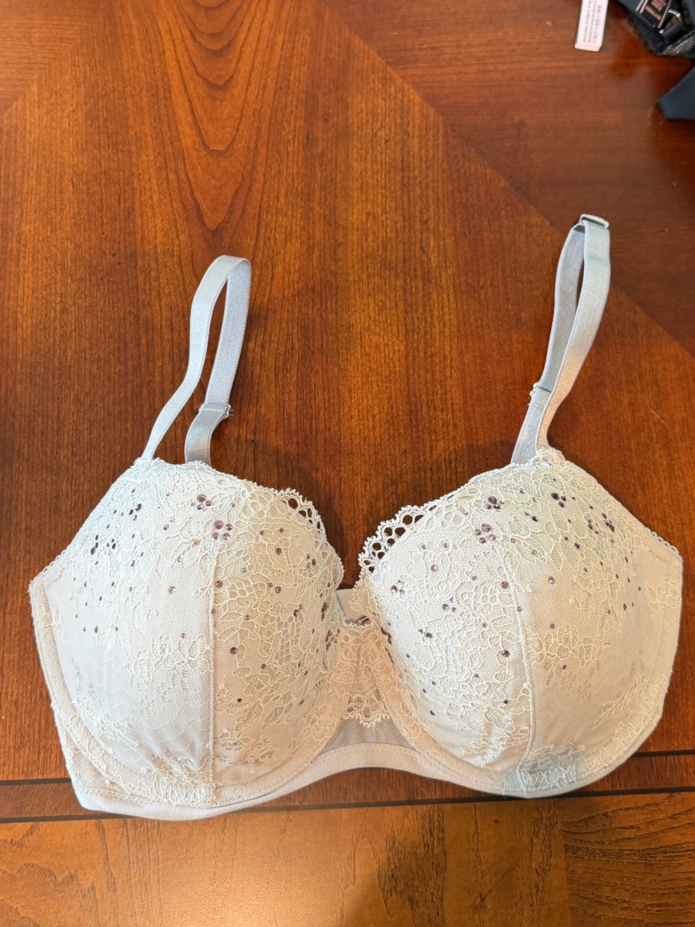 Victorias Secret Lace Underwire Bra in Light gray 32DDD